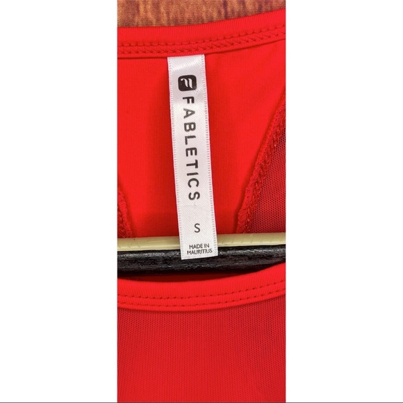 Fabletics Women’s Helena Red Sheer Mesh Panel Sweetheart Neck Tank Top Small - Picture 2 of 5